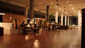 Does hardwood flooring fits in restaurants? Does hardwood flooring fits in restaurants?